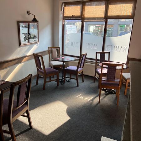 Barley Mow Hotel Понтифракт Екстериор снимка