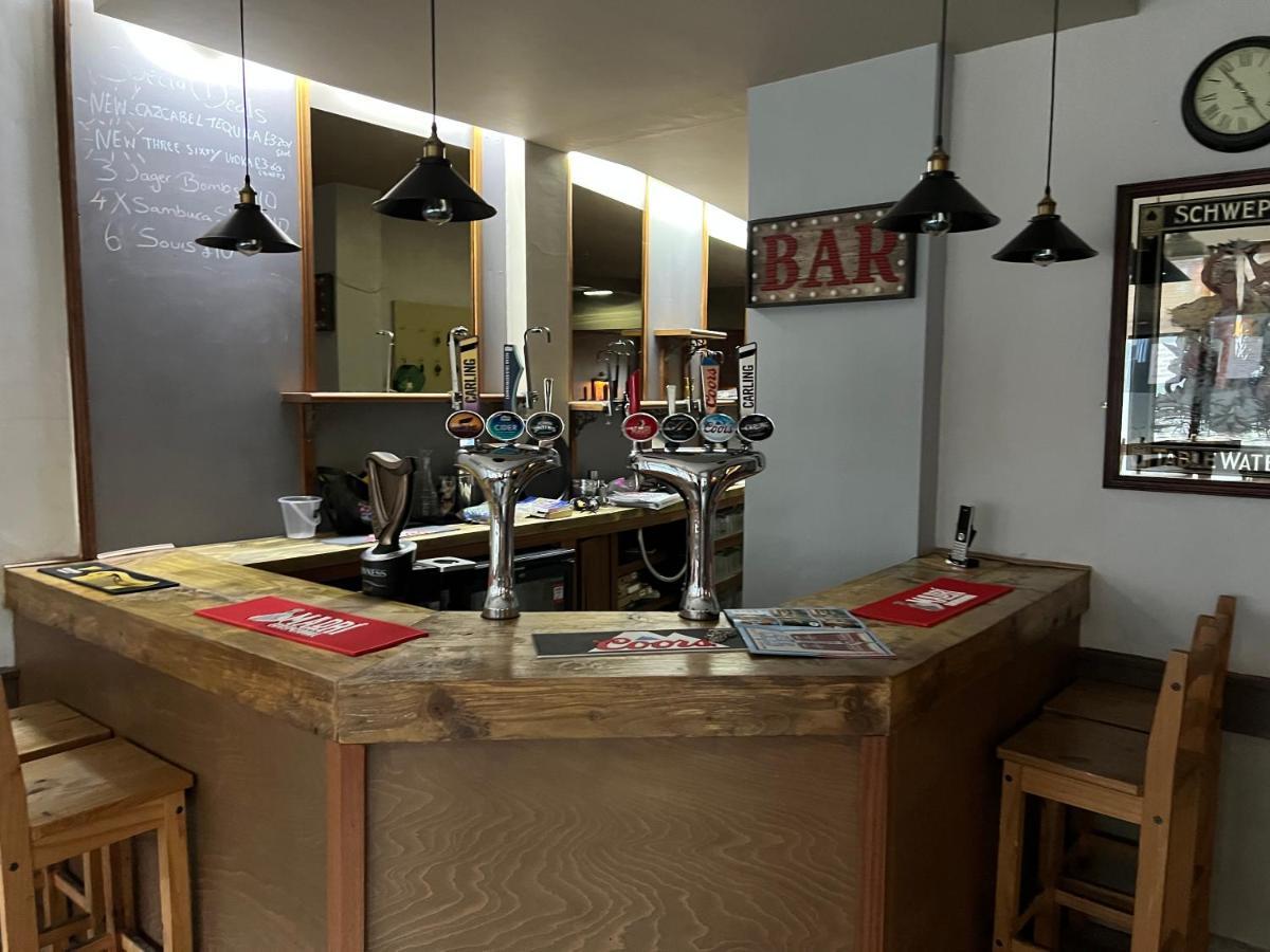 Barley Mow Hotel Понтифракт Екстериор снимка