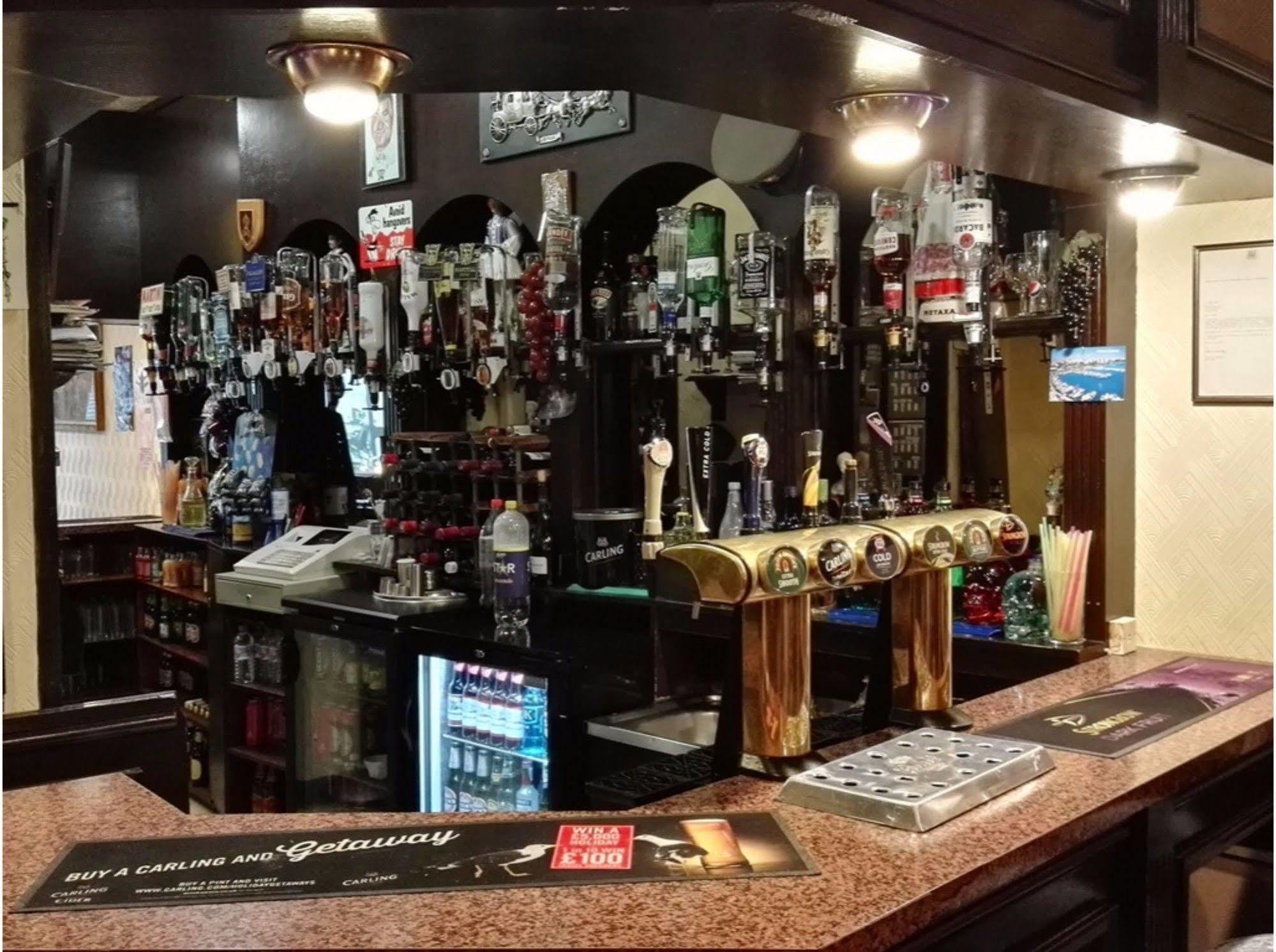Barley Mow Hotel Понтифракт Екстериор снимка