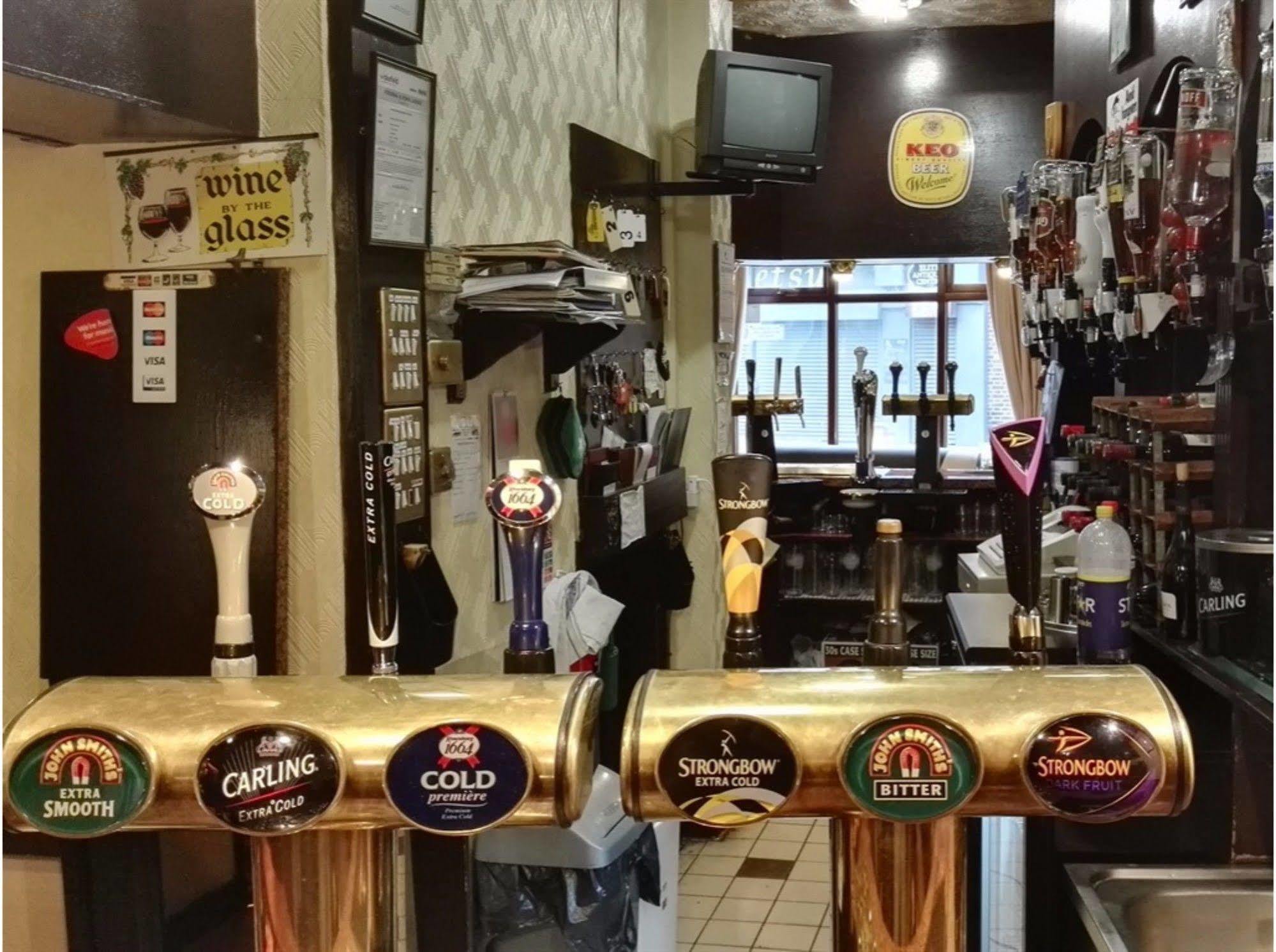 Barley Mow Hotel Понтифракт Екстериор снимка