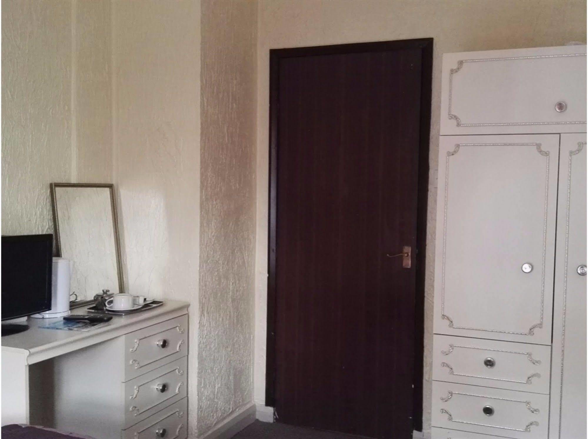 Barley Mow Hotel Понтифракт Екстериор снимка